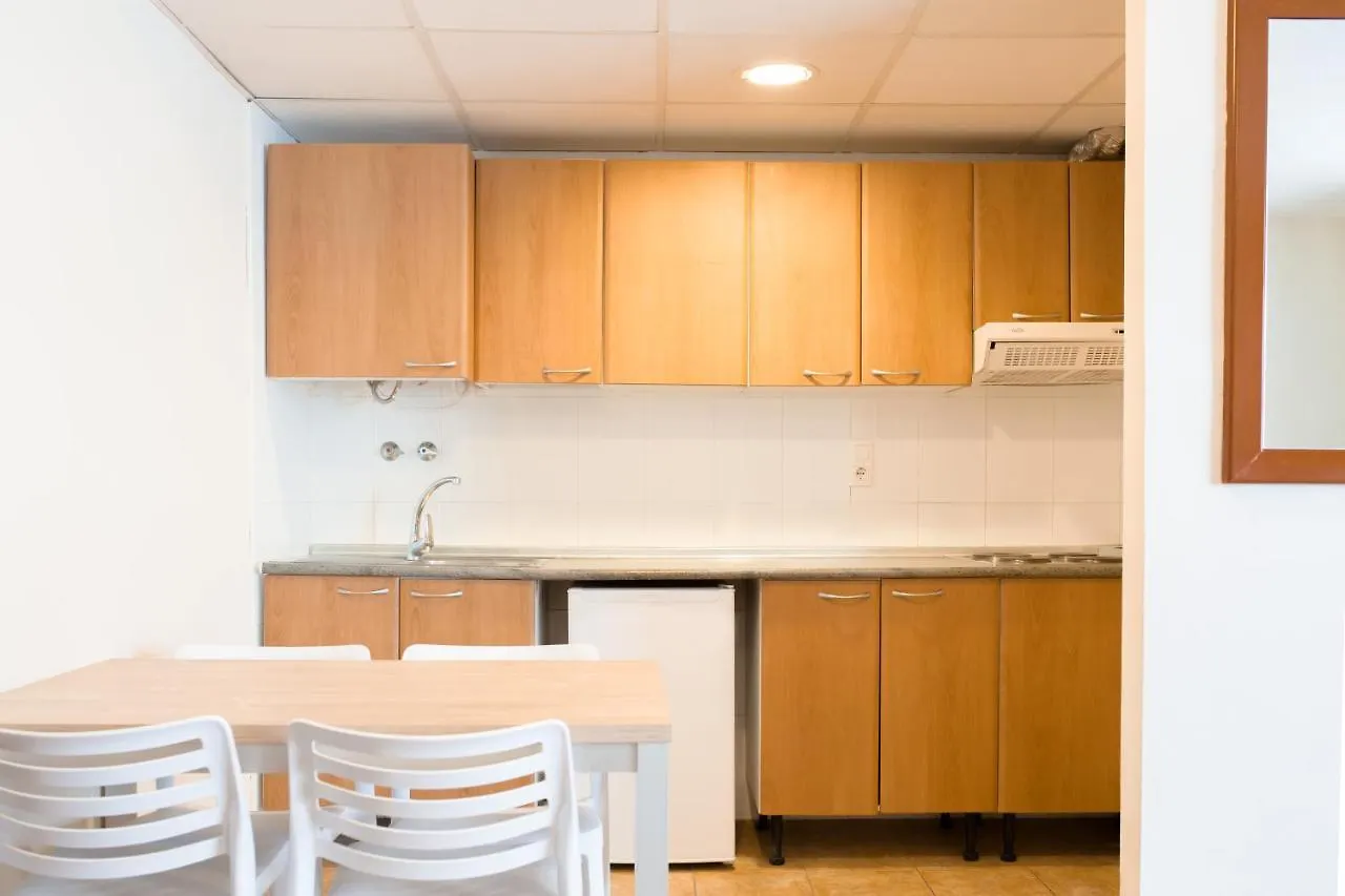 Festival Village Apartments Салоу